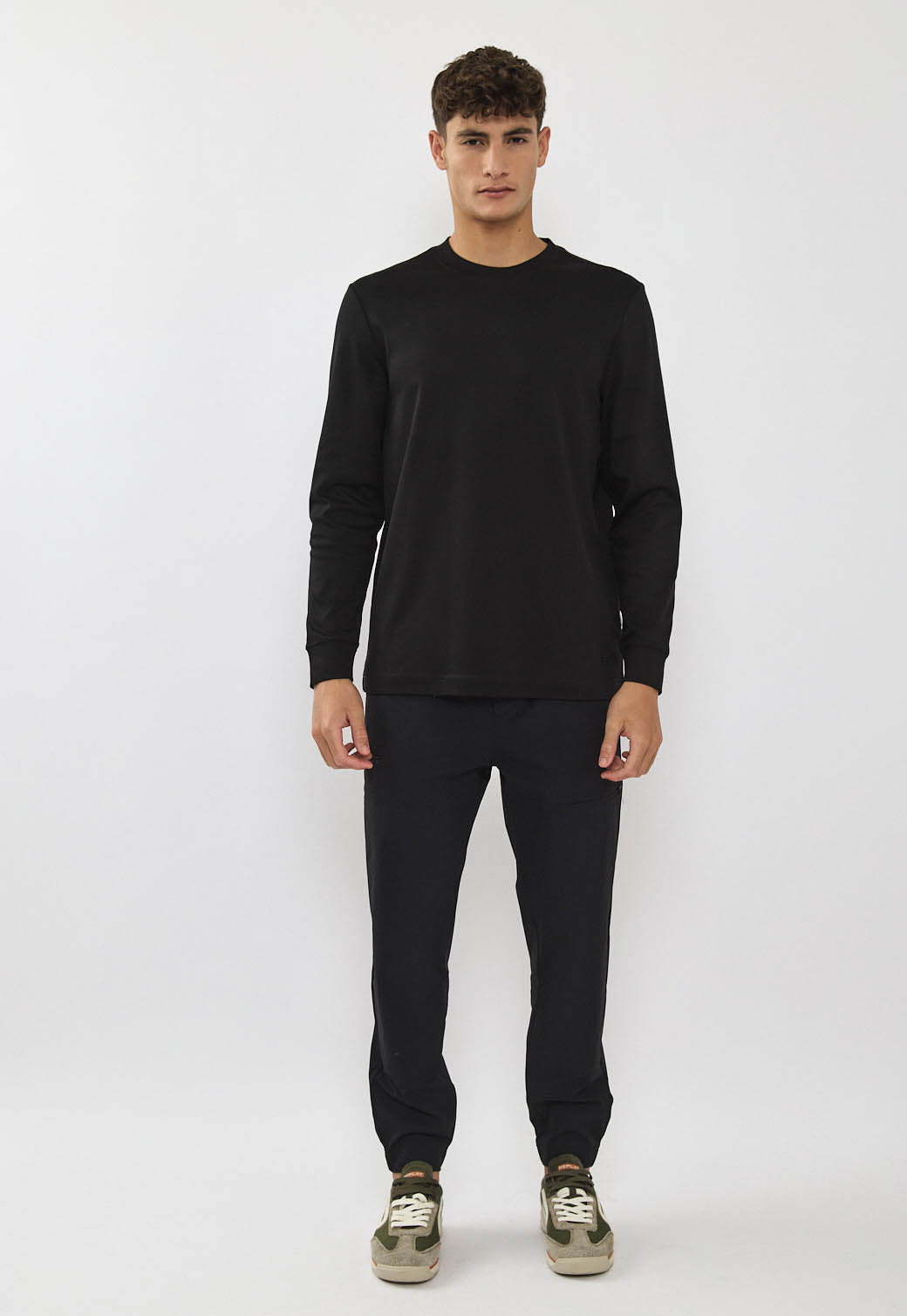 טי-שירט שרוול ארוך לגברים בצבע שחור עם הדפס גב