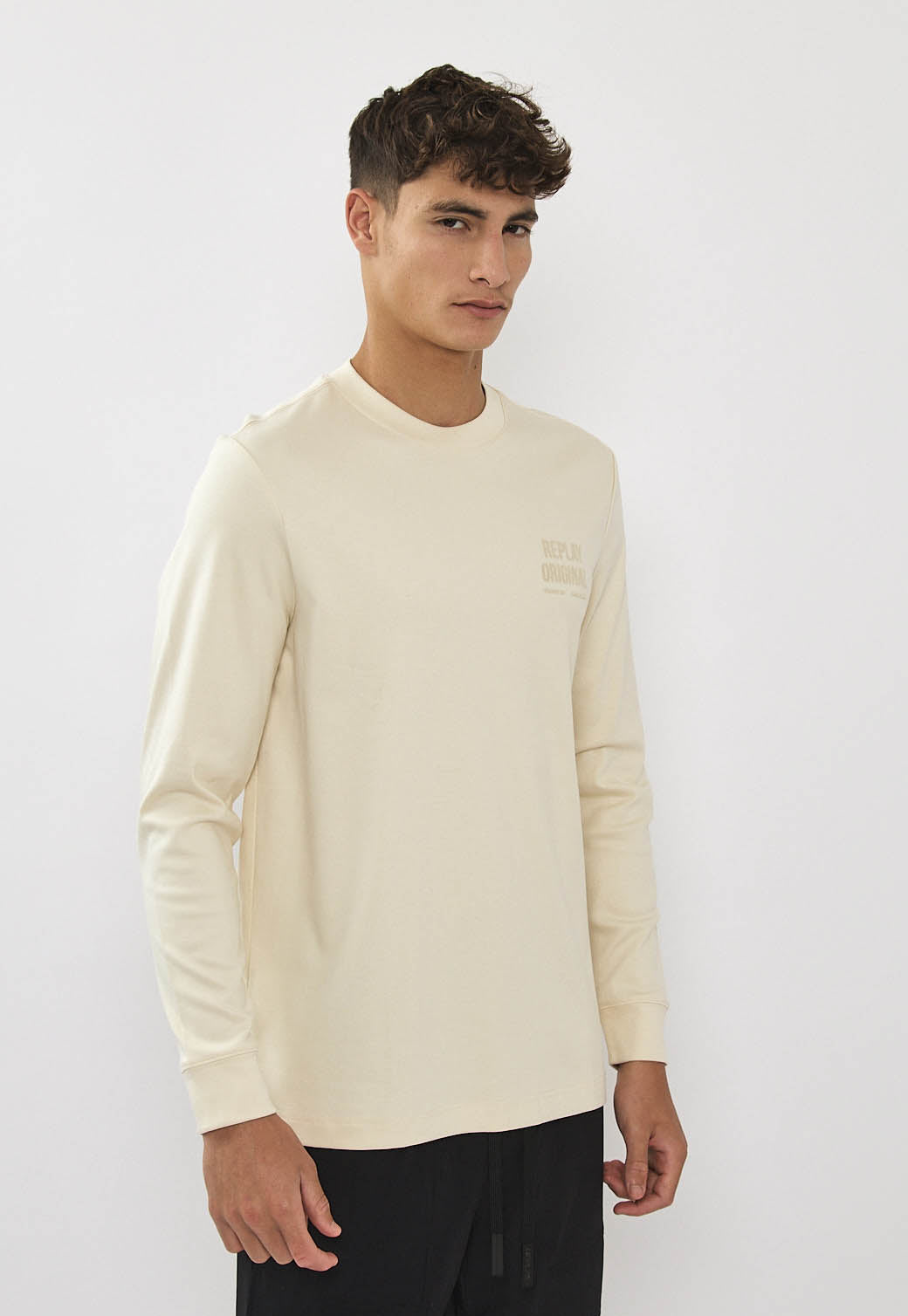 טי-שירט שרוול ארוך לגברים בצבע אבן עם הדפס