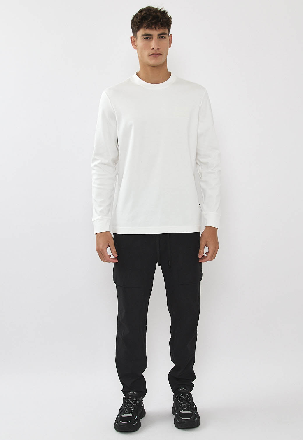 טי-שירט שרוול ארוך לגברים בצבע לבן