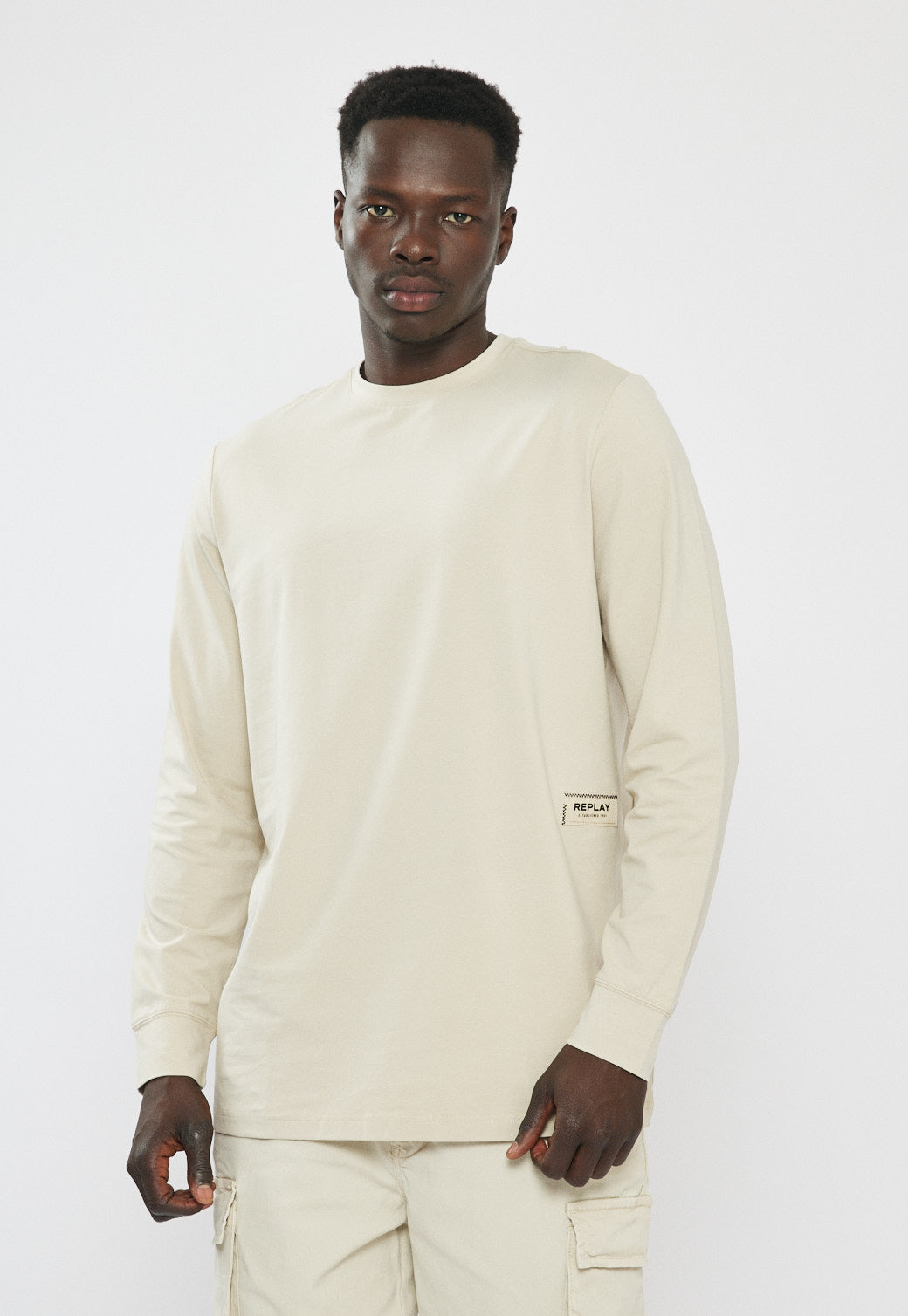 טי-שירט ארוכה לגברים בצבע בז' עם לוגו