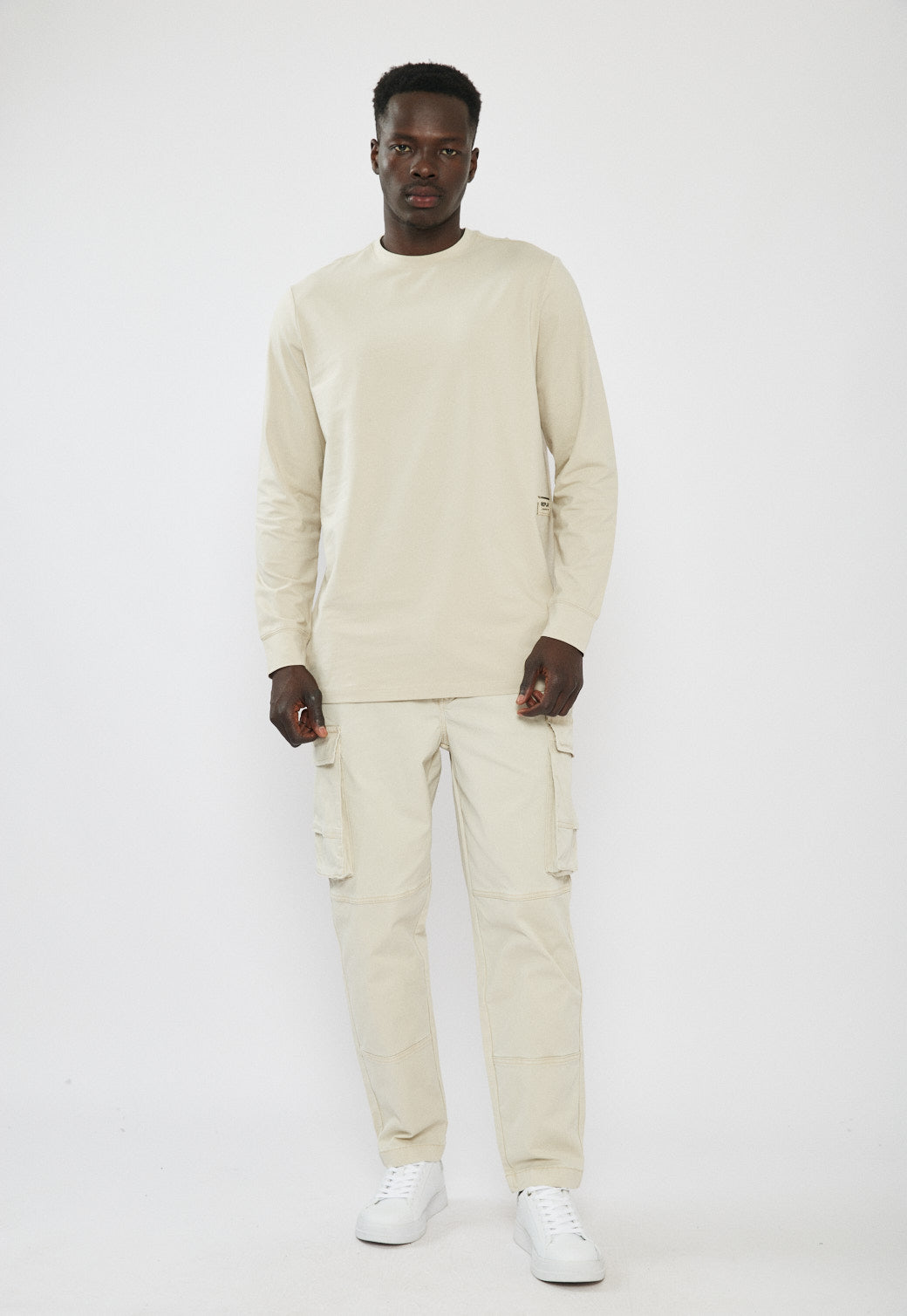 טי-שירט ארוכה לגברים בצבע בז' עם לוגו