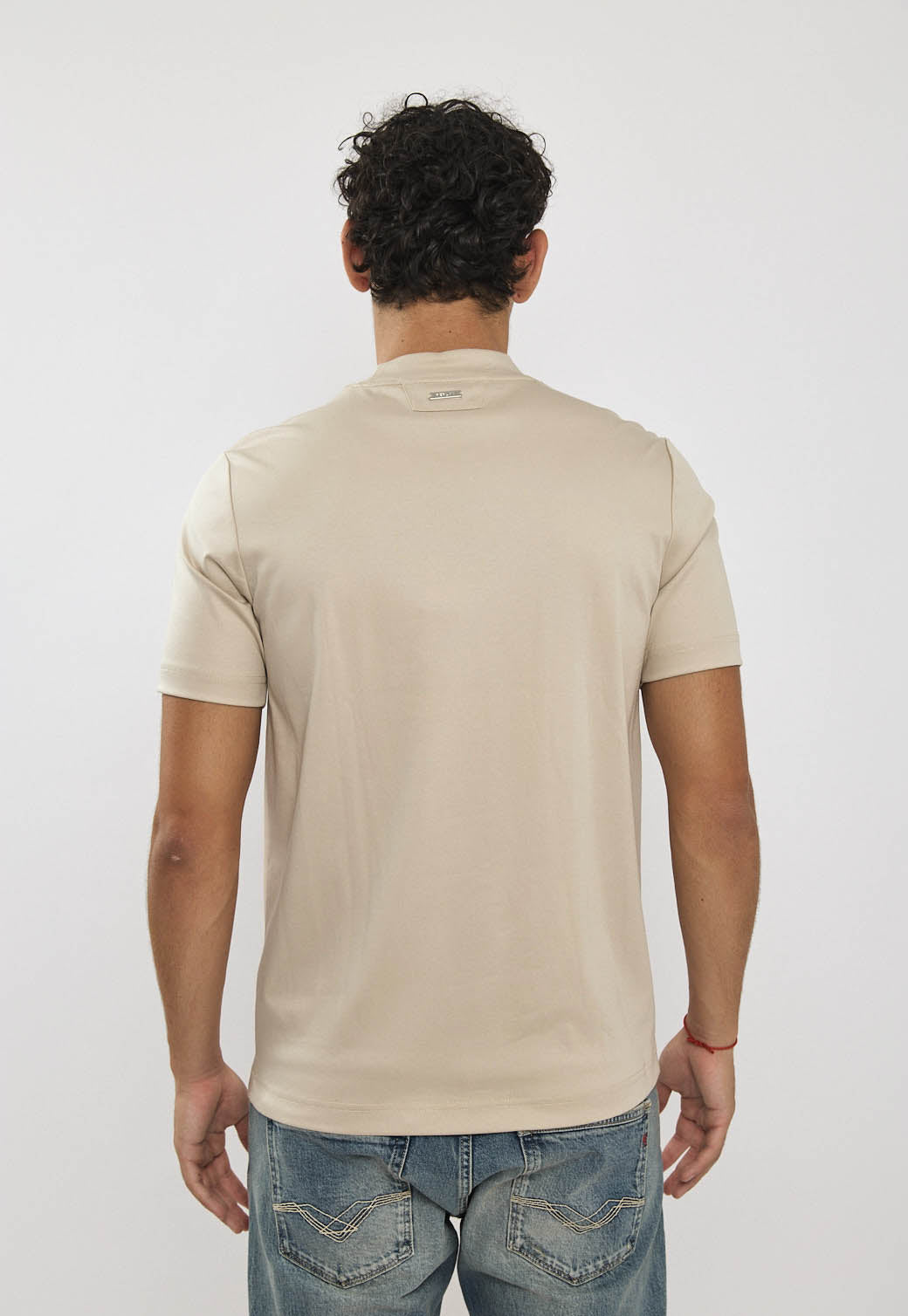 טי-שירט לגברים בצבע בז׳