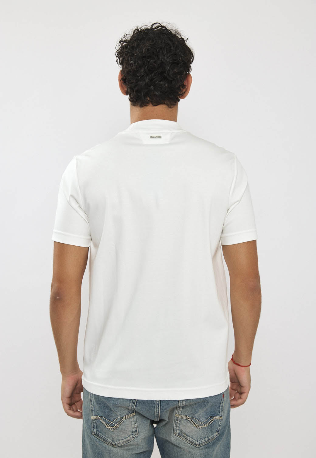 טי-שירט לגברים בצבע לבן