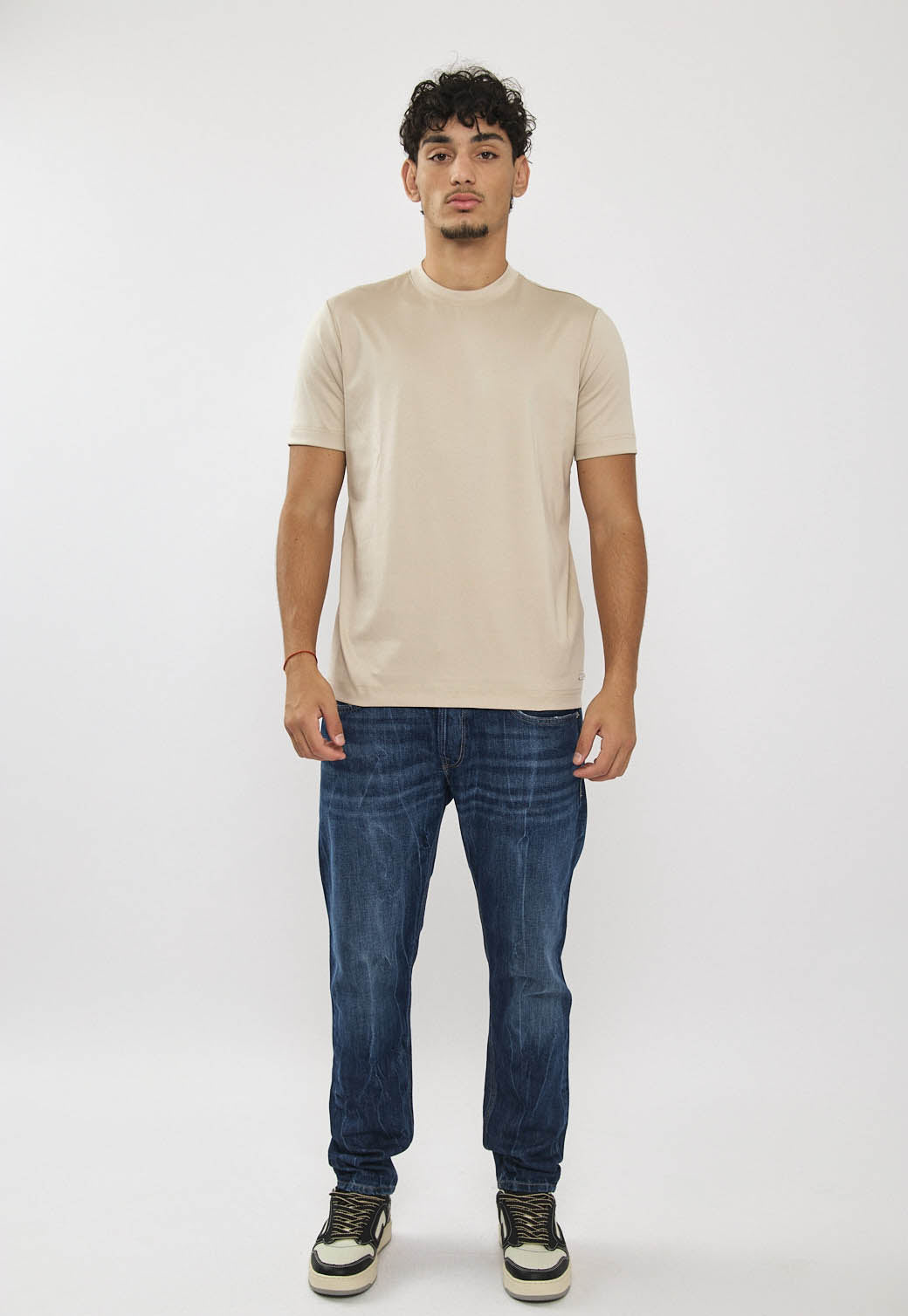 טי-שירט לגברים בצבע בז׳ בהיר