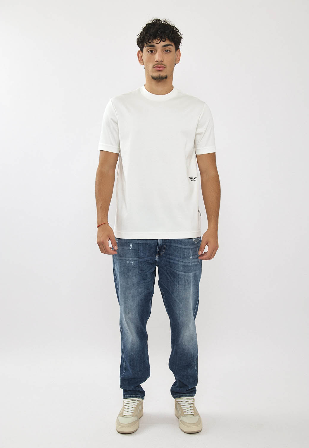 טי-שירט לגברים בצבע לבן עם הדפס בגב