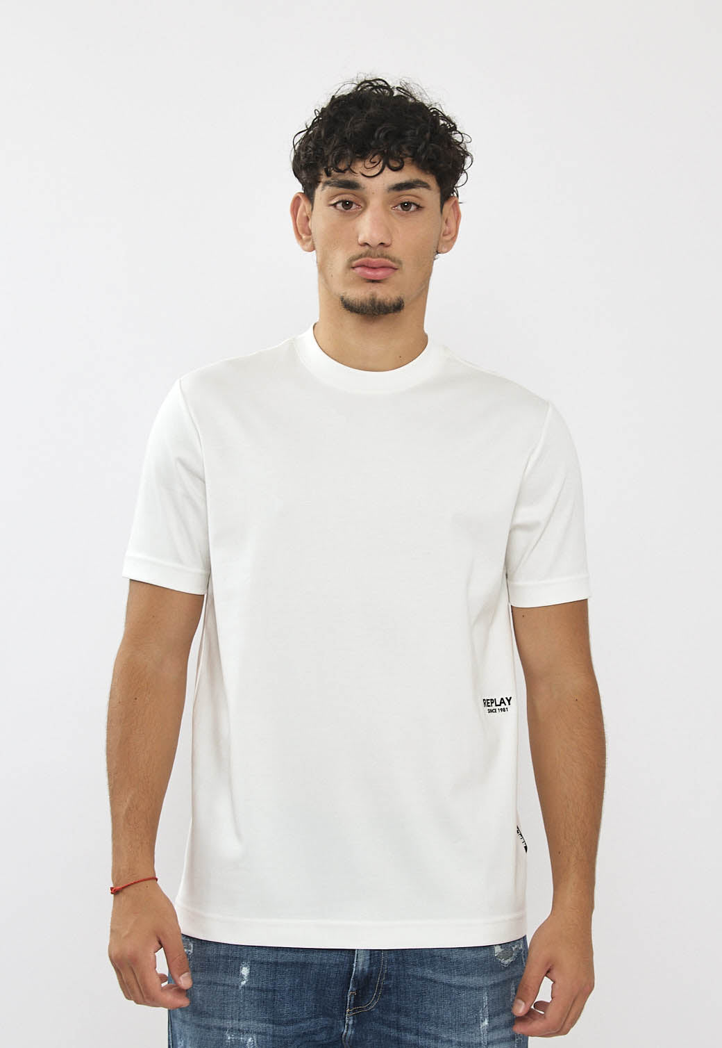 טי-שירט לגברים בצבע לבן עם הדפס בגב