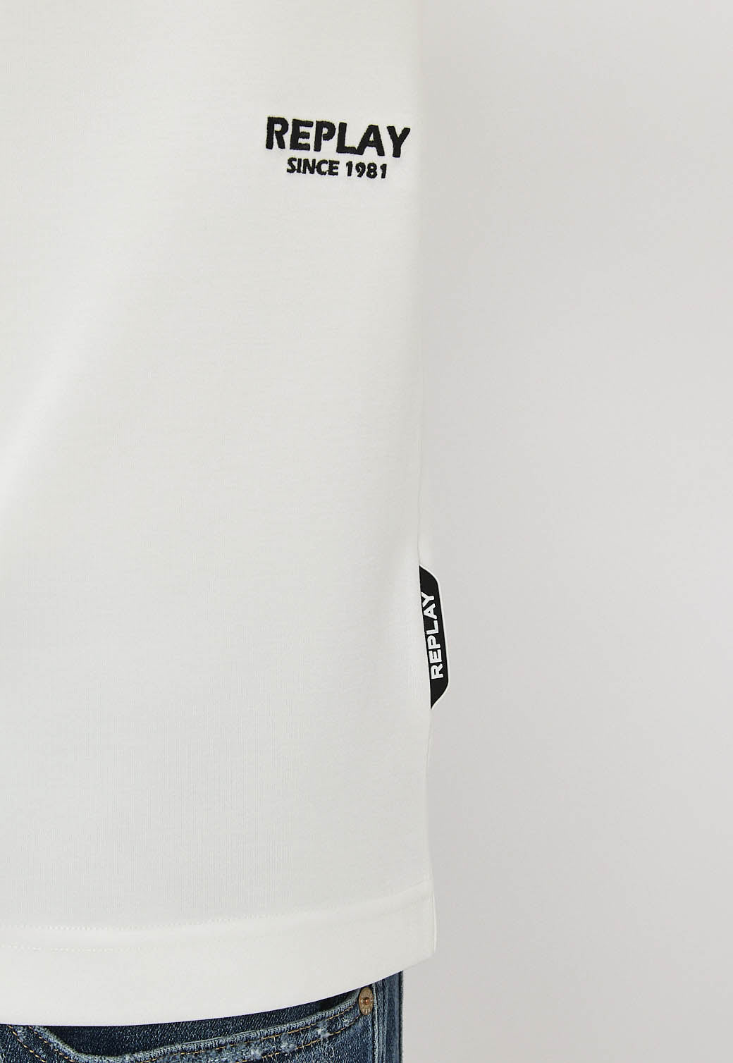 טי-שירט לגברים בצבע לבן עם הדפס בגב