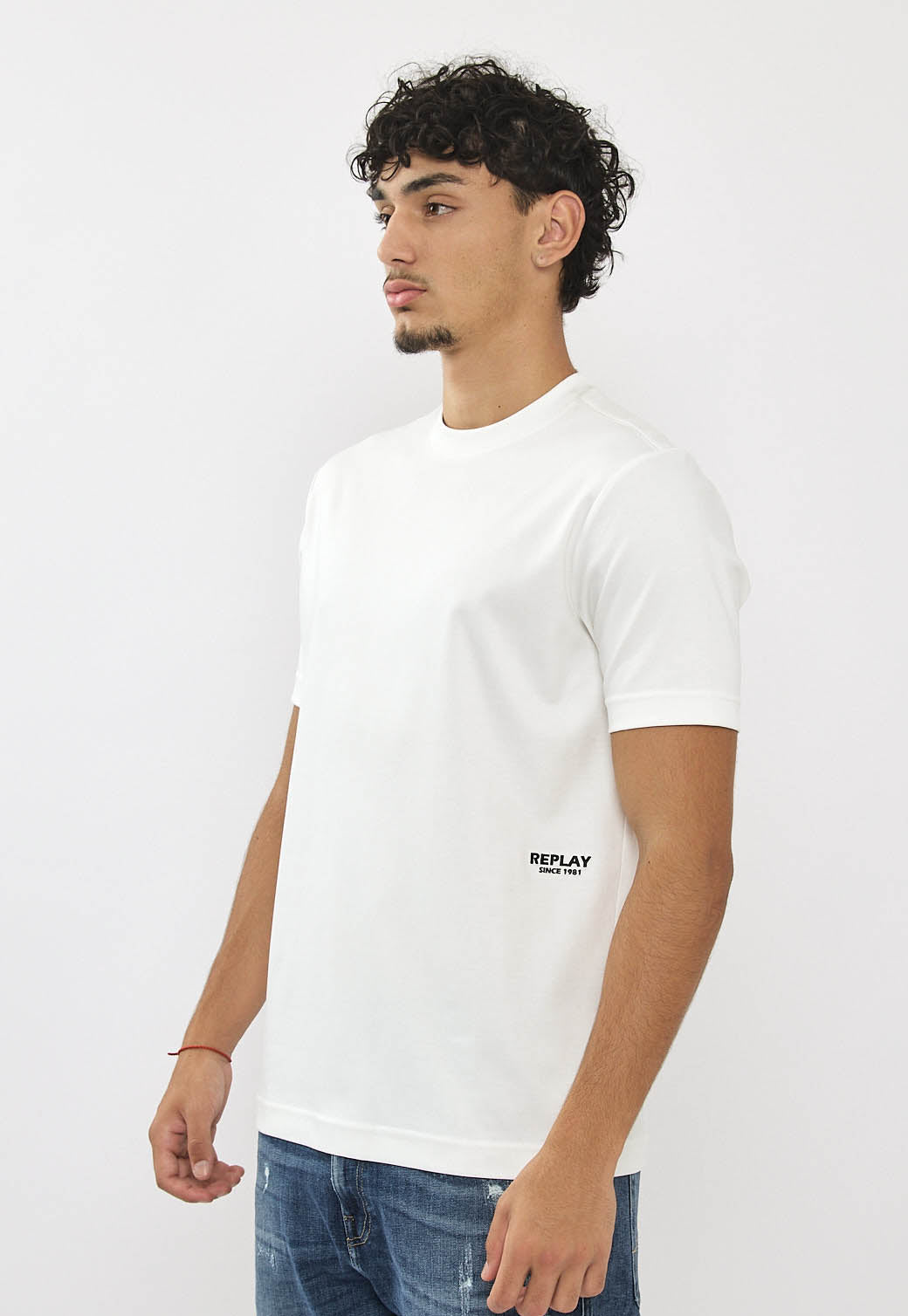 טי-שירט לגברים בצבע לבן עם הדפס בגב