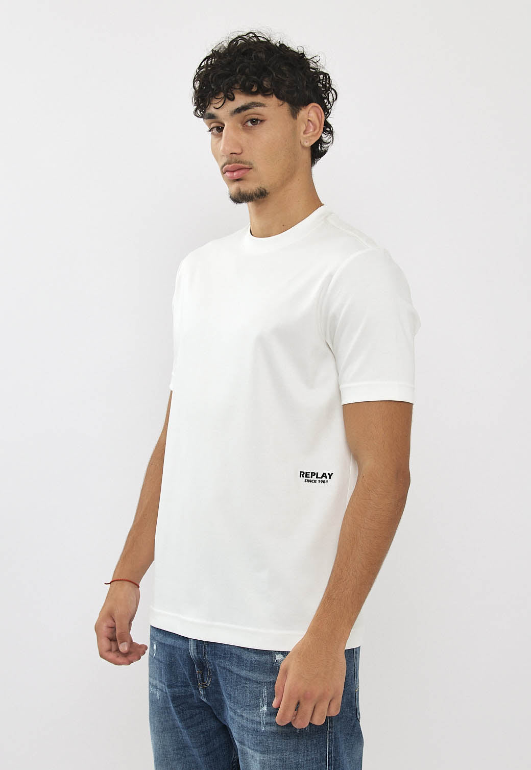 טי-שירט לגברים בצבע לבן עם הדפס בגב