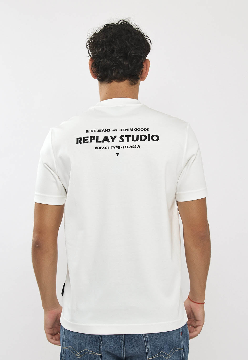 טי-שירט לגברים בצבע לבן עם הדפס בגב