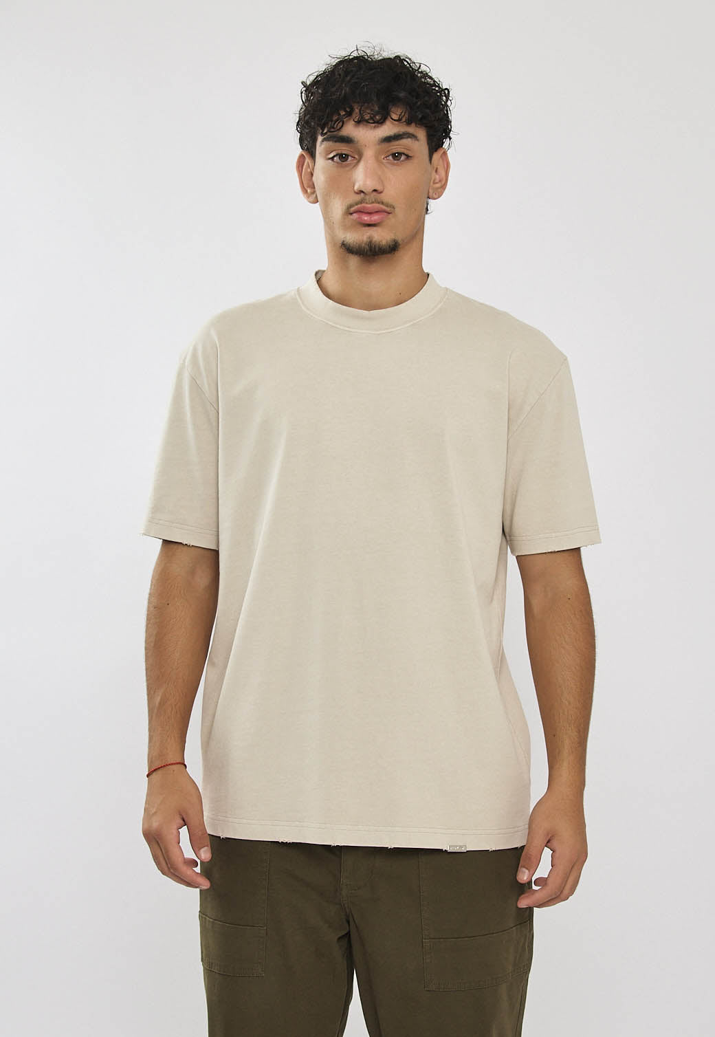 טי-שירט לגברים בצבע אבן
