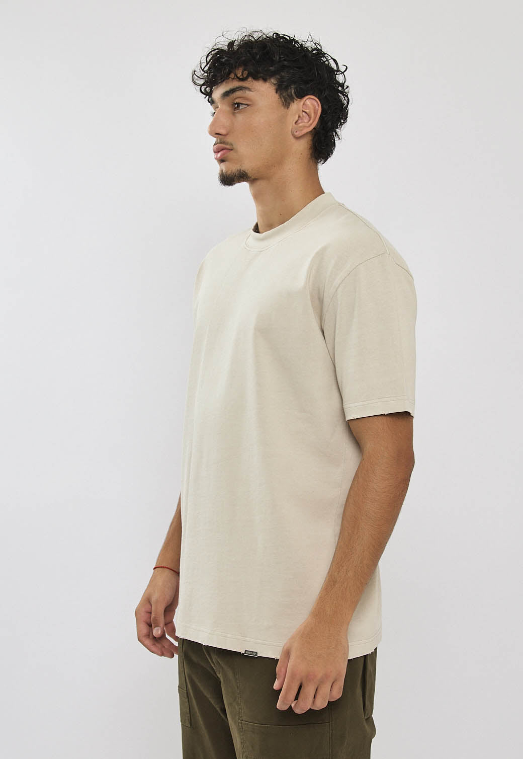 טי-שירט לגברים בצבע אבן