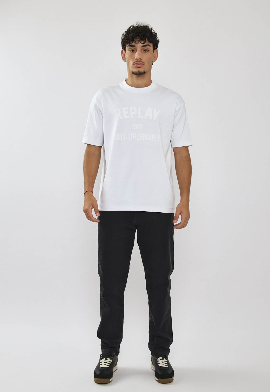 טי-שירט אוברסייז לגברים בצבע לבן עם הדפס