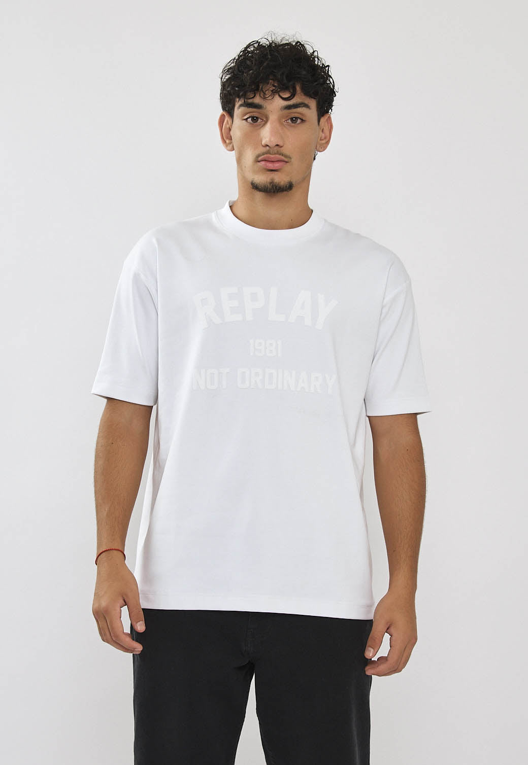 טי-שירט אוברסייז לגברים בצבע לבן עם הדפס