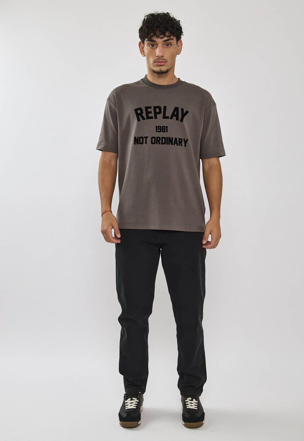 טי-שירט אוברסייז לגברים בצבע אפור