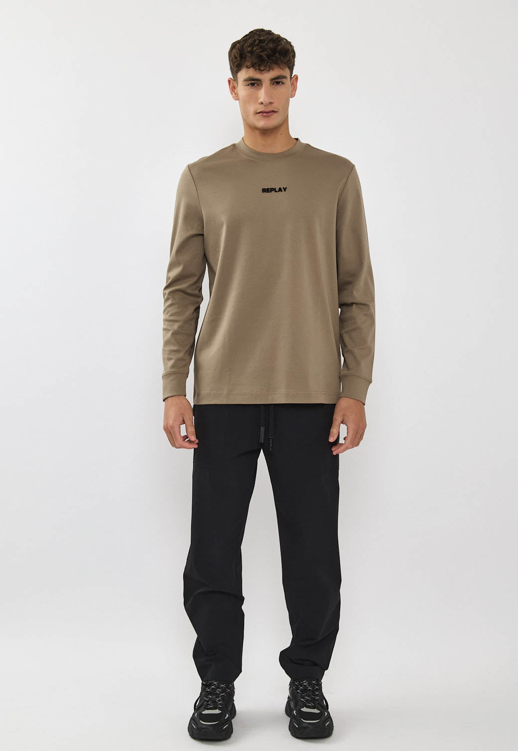 טי-שירט ארוכה לגברים בצבע חום עם לוגו