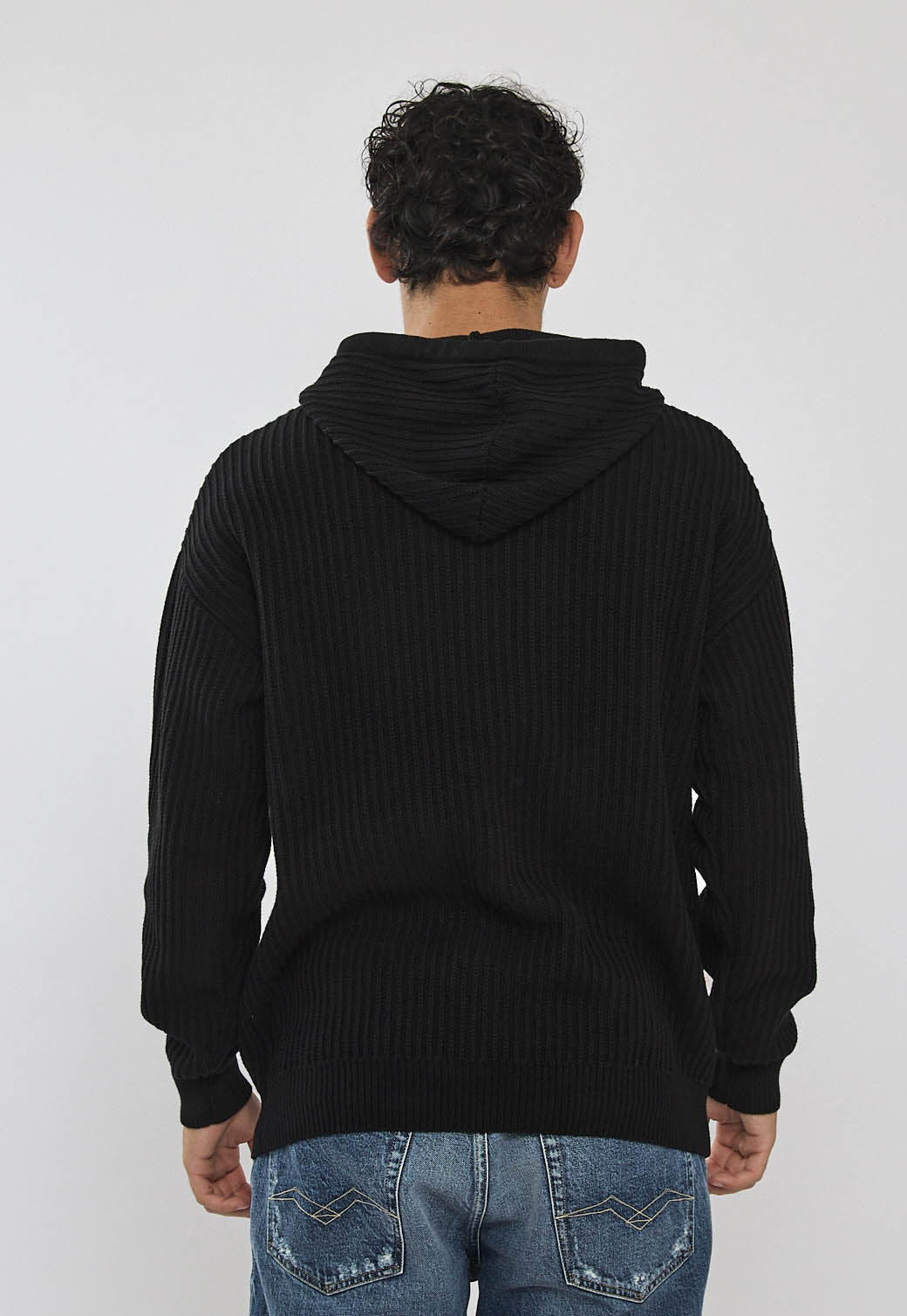 קפוצ'ון סריג לגברים בצבע שחור