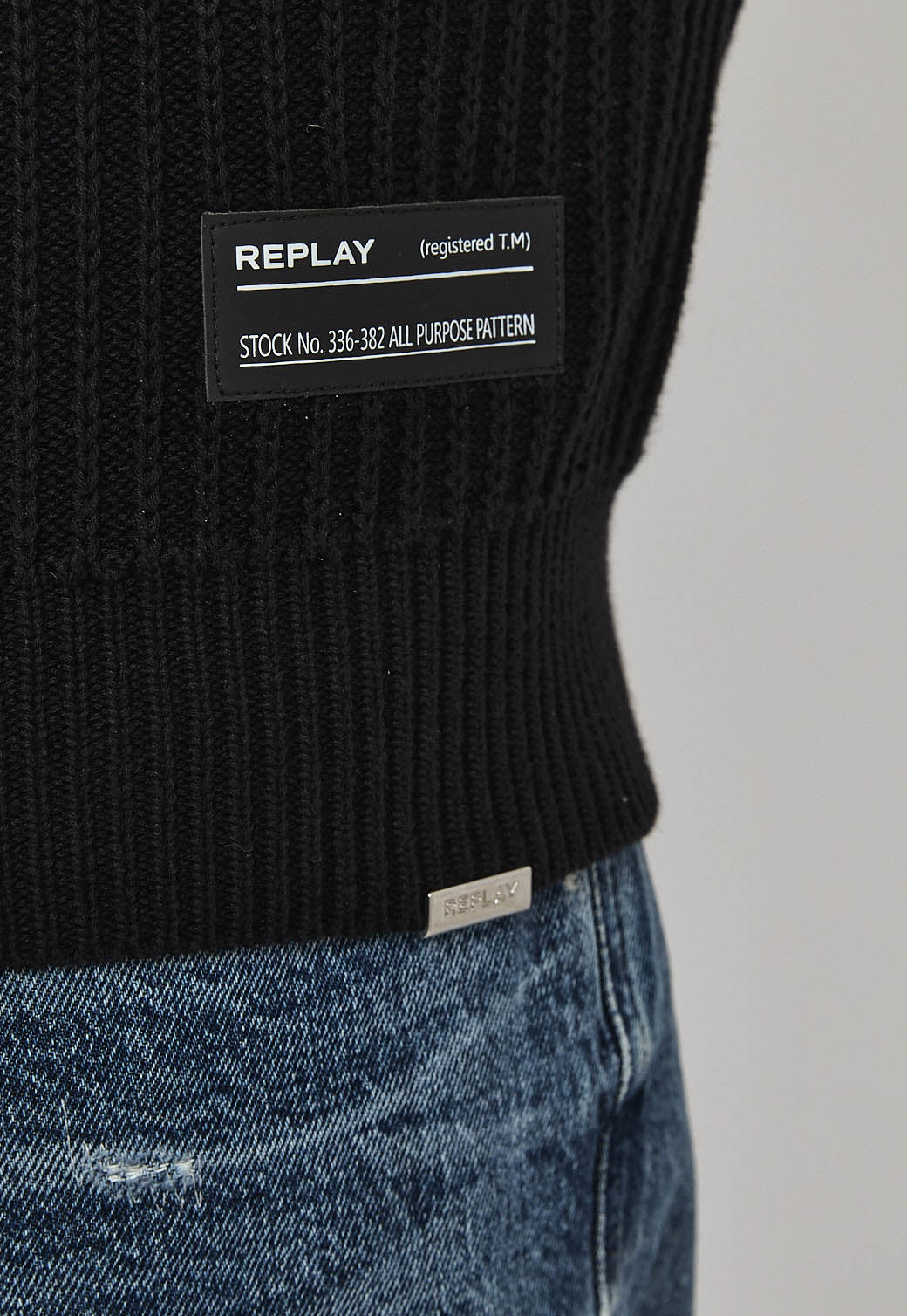 קפוצ'ון סריג לגברים בצבע שחור