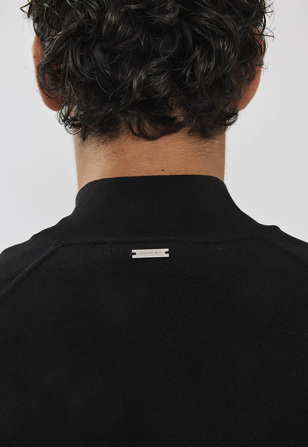 סריג עם רוכסן לגברים בצבע שחור