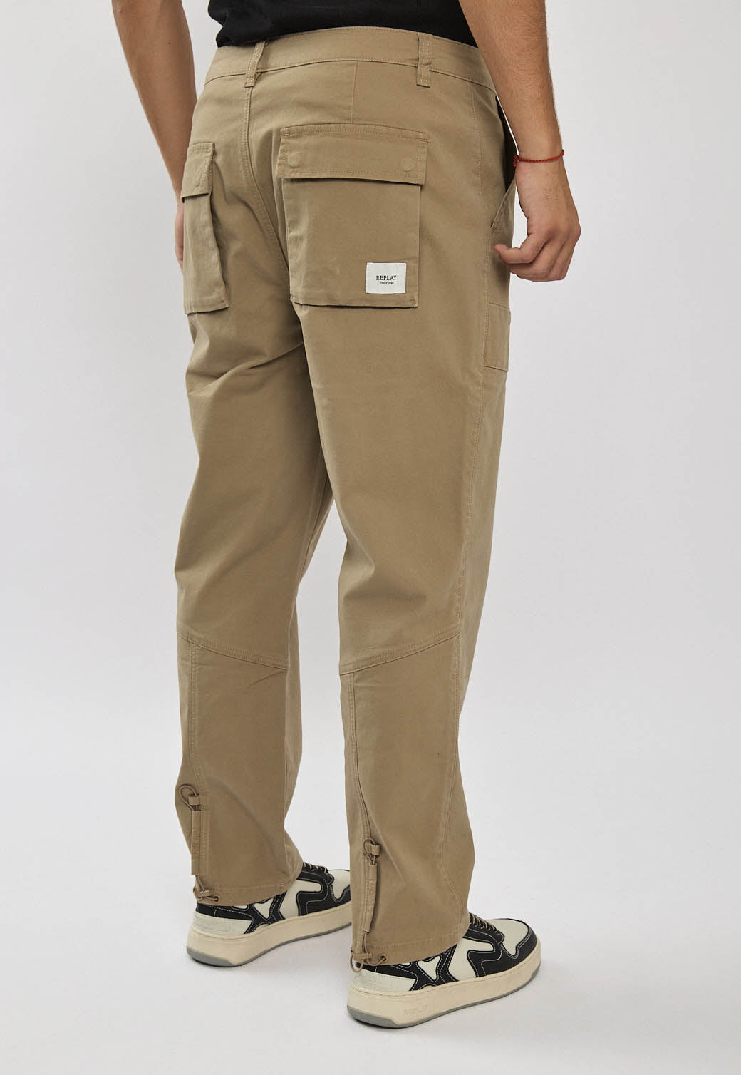 מכנסיים לגברים בצבע קאמל