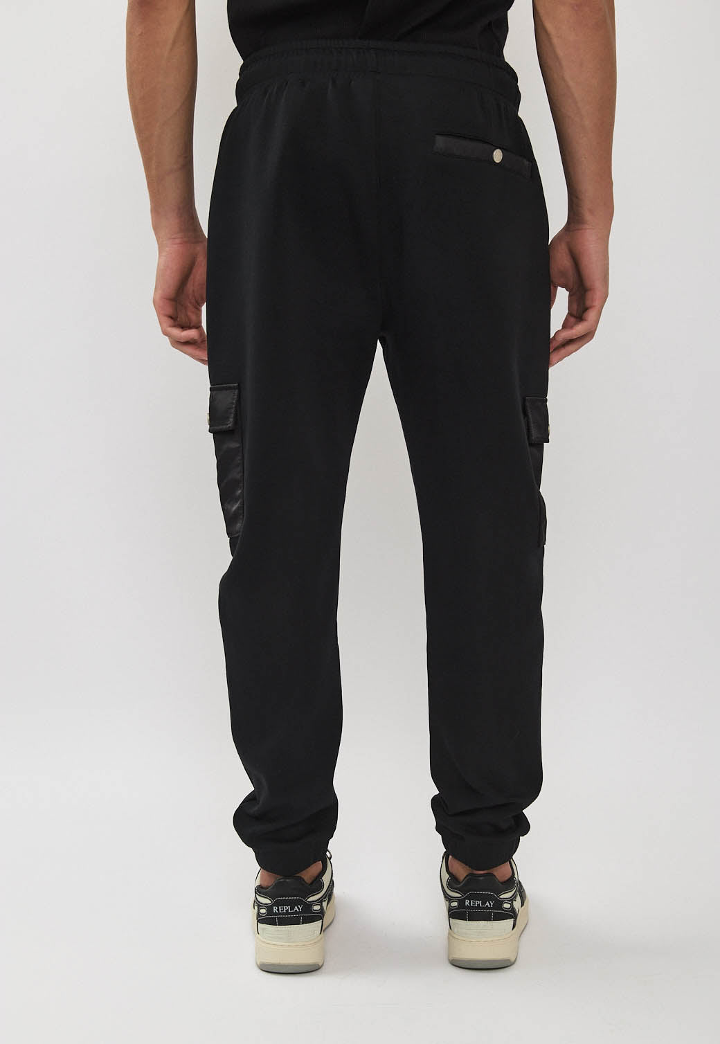 מכנסי ג׳וגר לגברים בצבע שחור