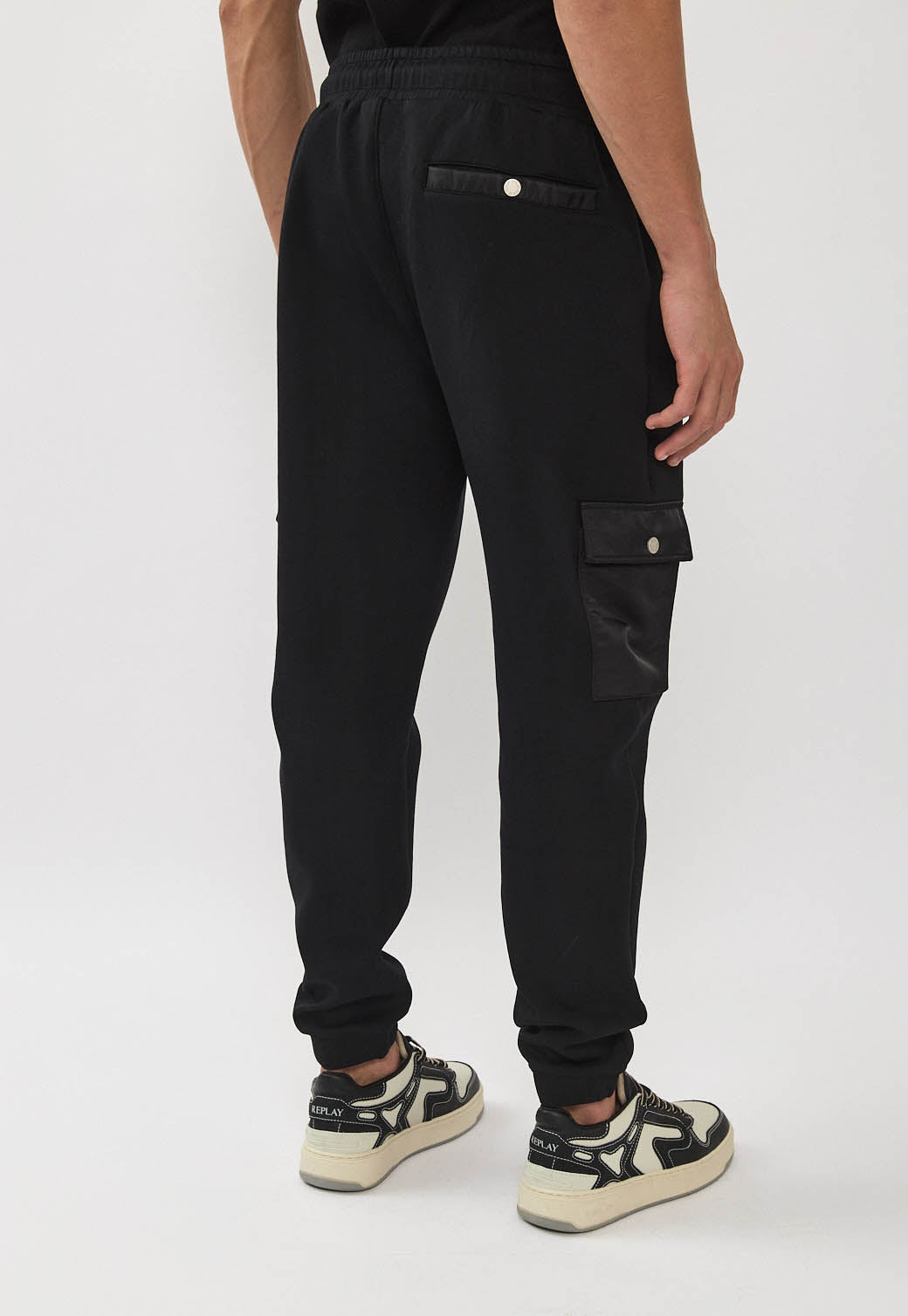 מכנסי ג׳וגר לגברים בצבע שחור