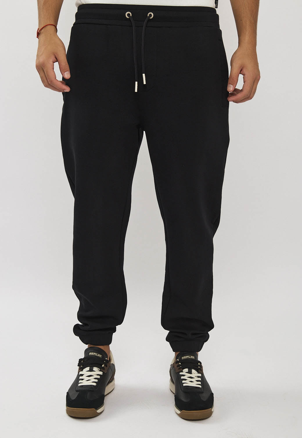 מכנסי טרנינג לגברים בצבע שחור