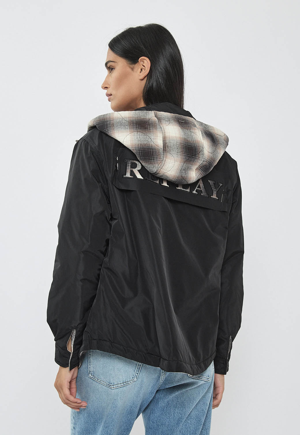 ג'קט פלאנל דו־צדדי שחור חלק ⇆ פלאנל משובץ