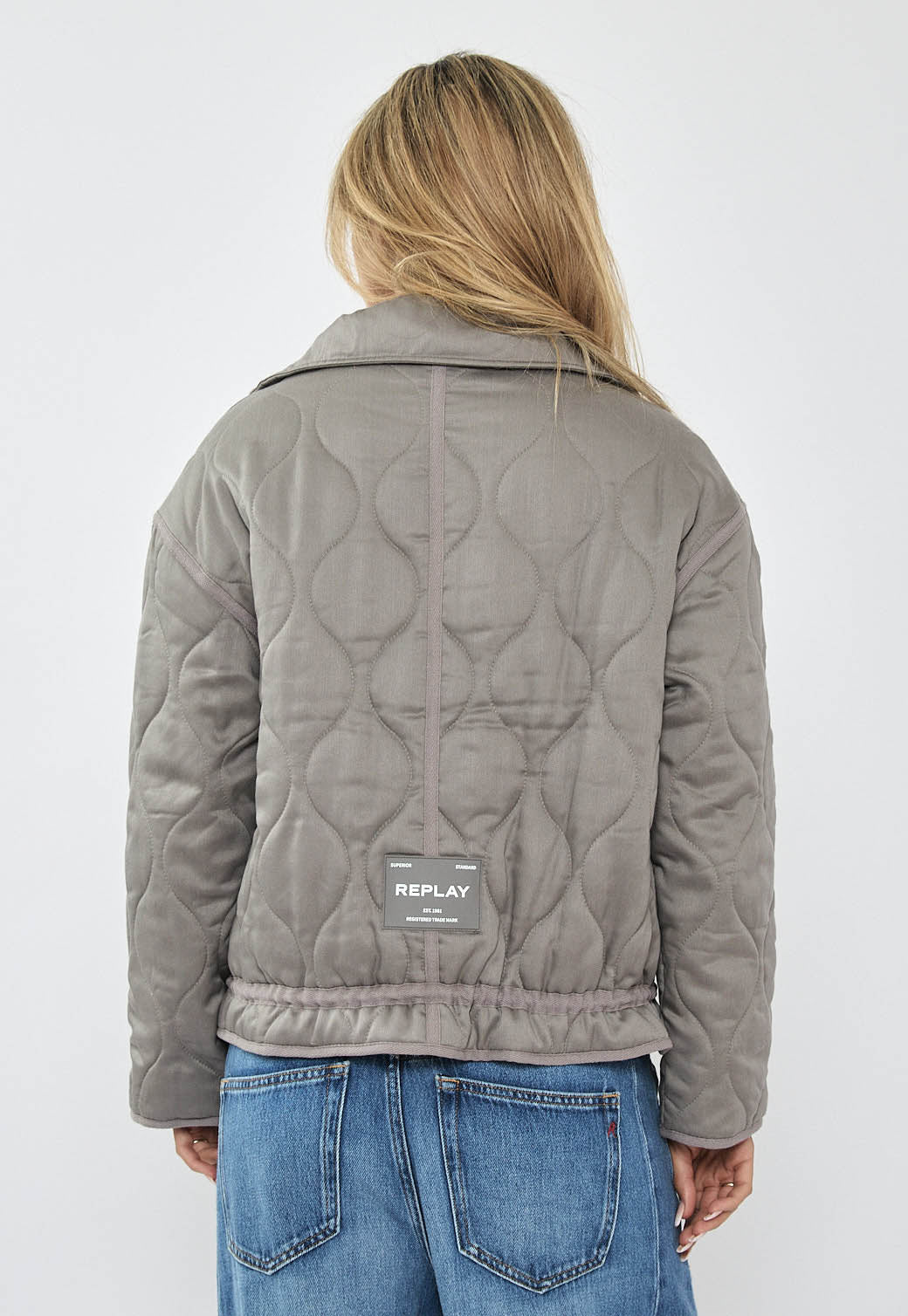 מעיל קווילט לנשים בצבע אפור