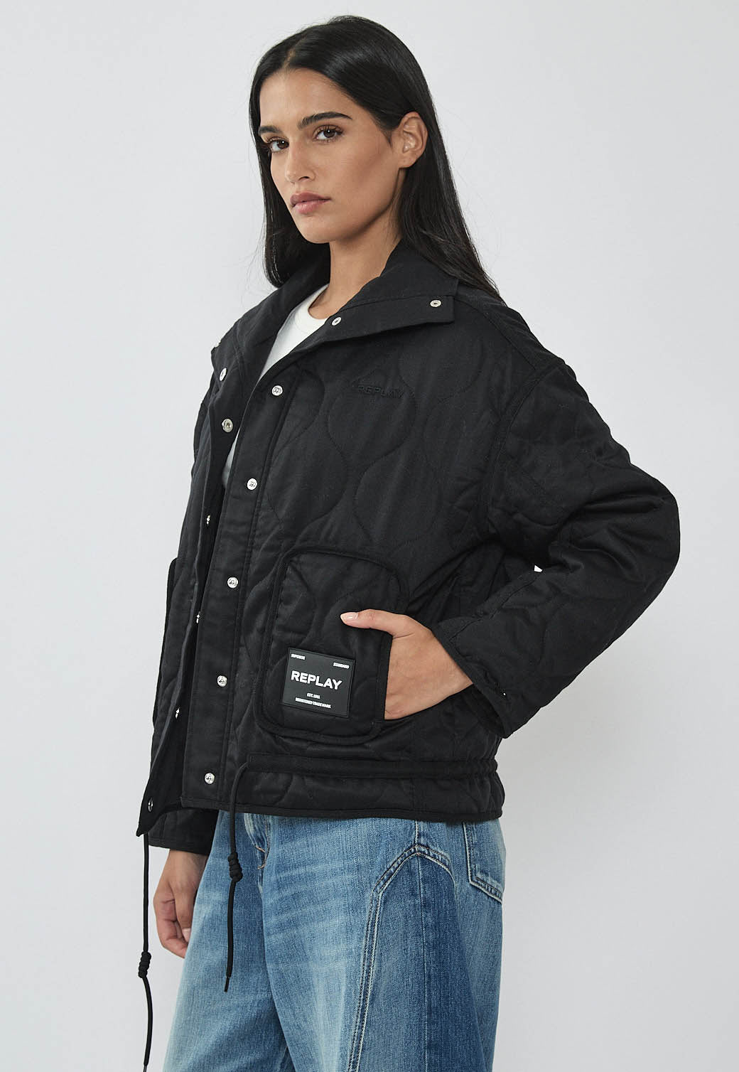 מעיל קווילט לנשים בצבע שחור