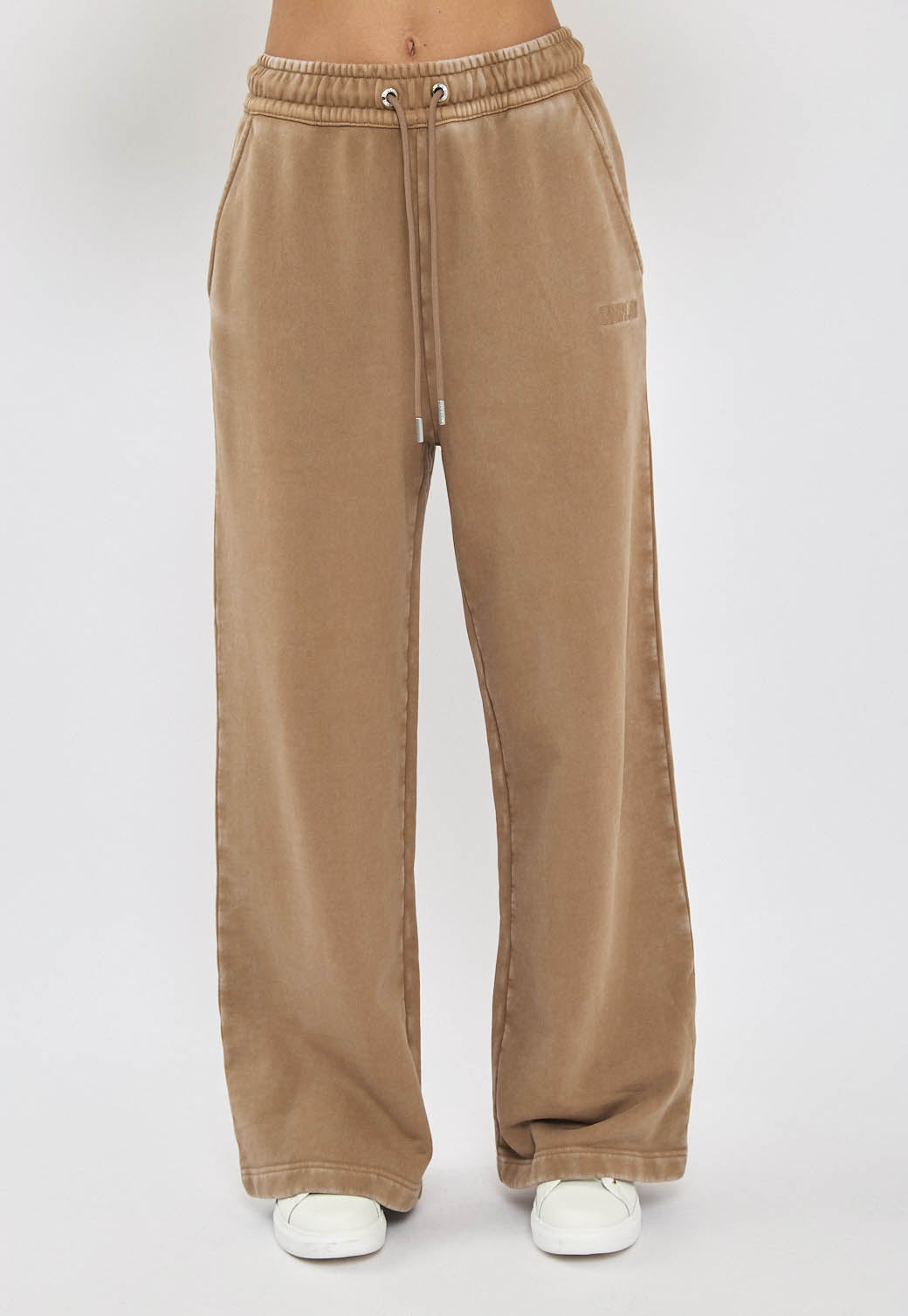 מכנסי טרנינג רחבים לנשים בצבע חום עם שרוך