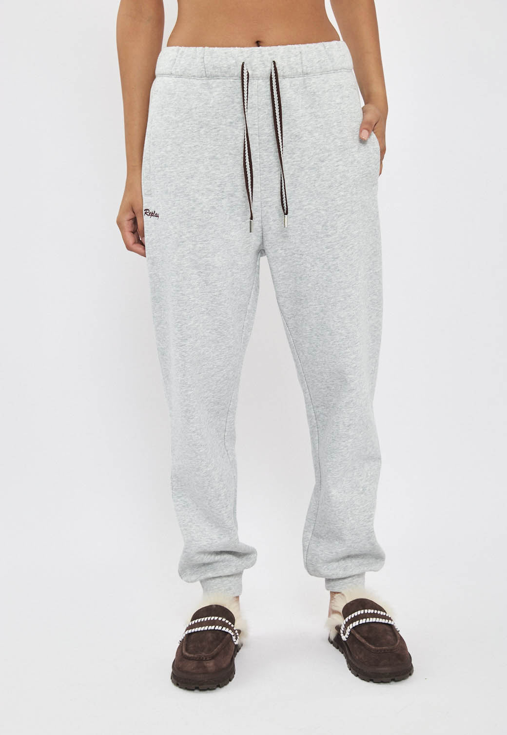 מכנסי טרנינג לנשים בצבע אפור מלנג’ עם שרוך מותן