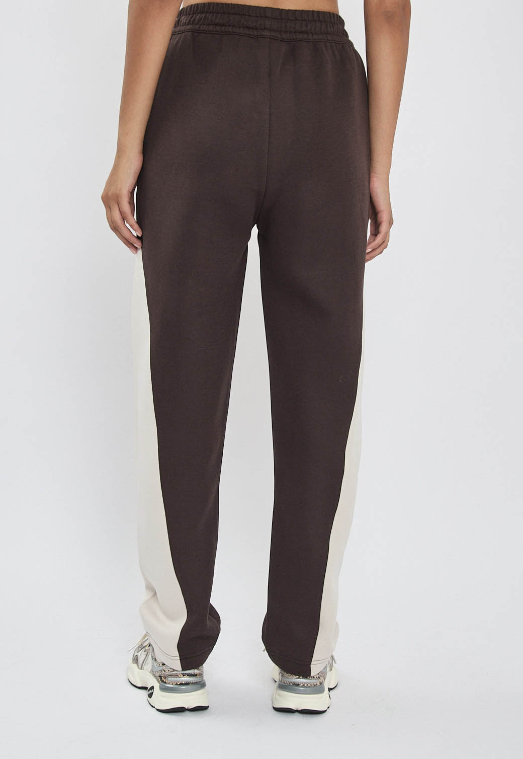 מכנסי ג’וגר לנשים בצבע קרם עם פאנלים צדדיים