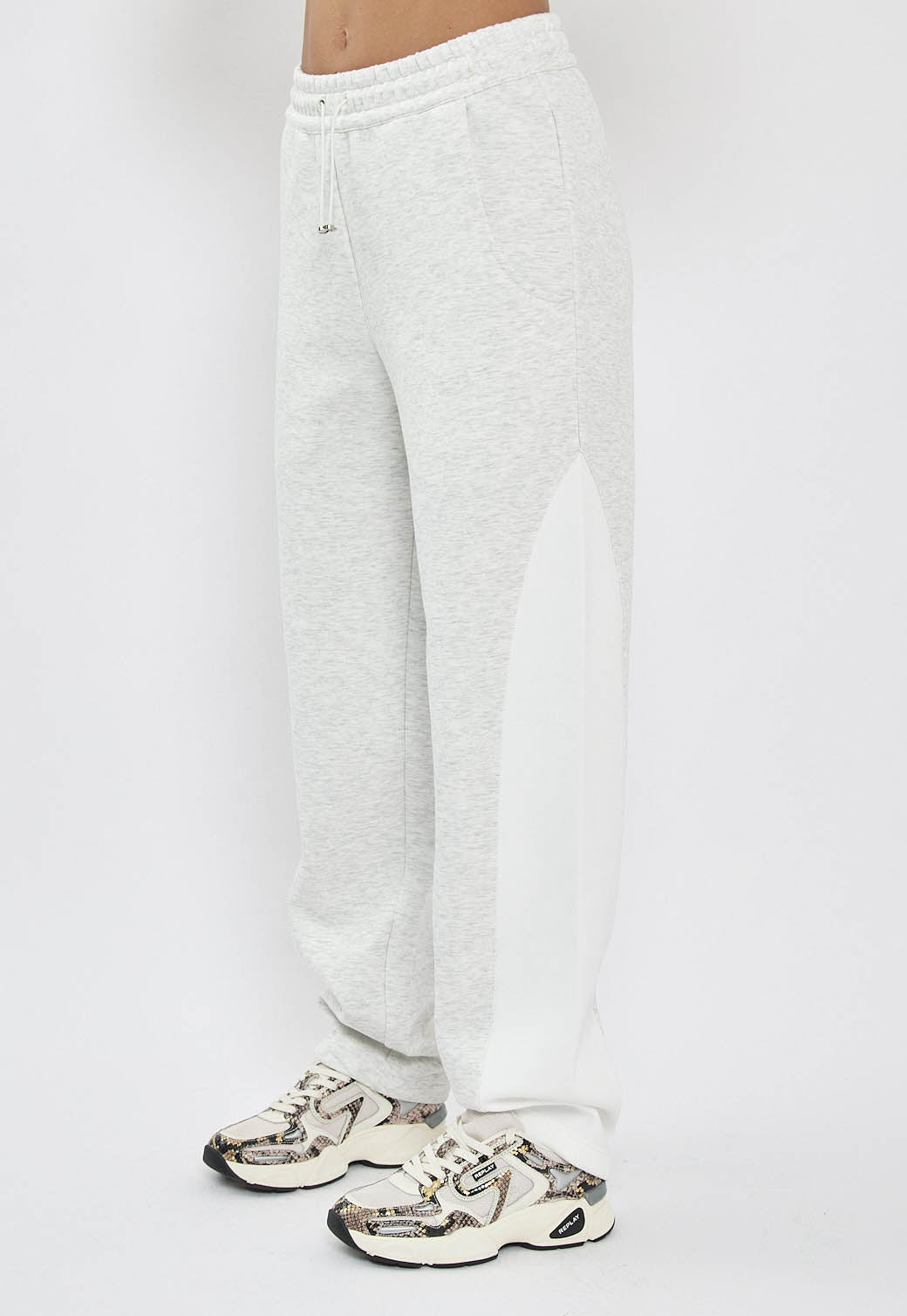 מכנסי טרנינג לנשים בצבע אפור בהיר