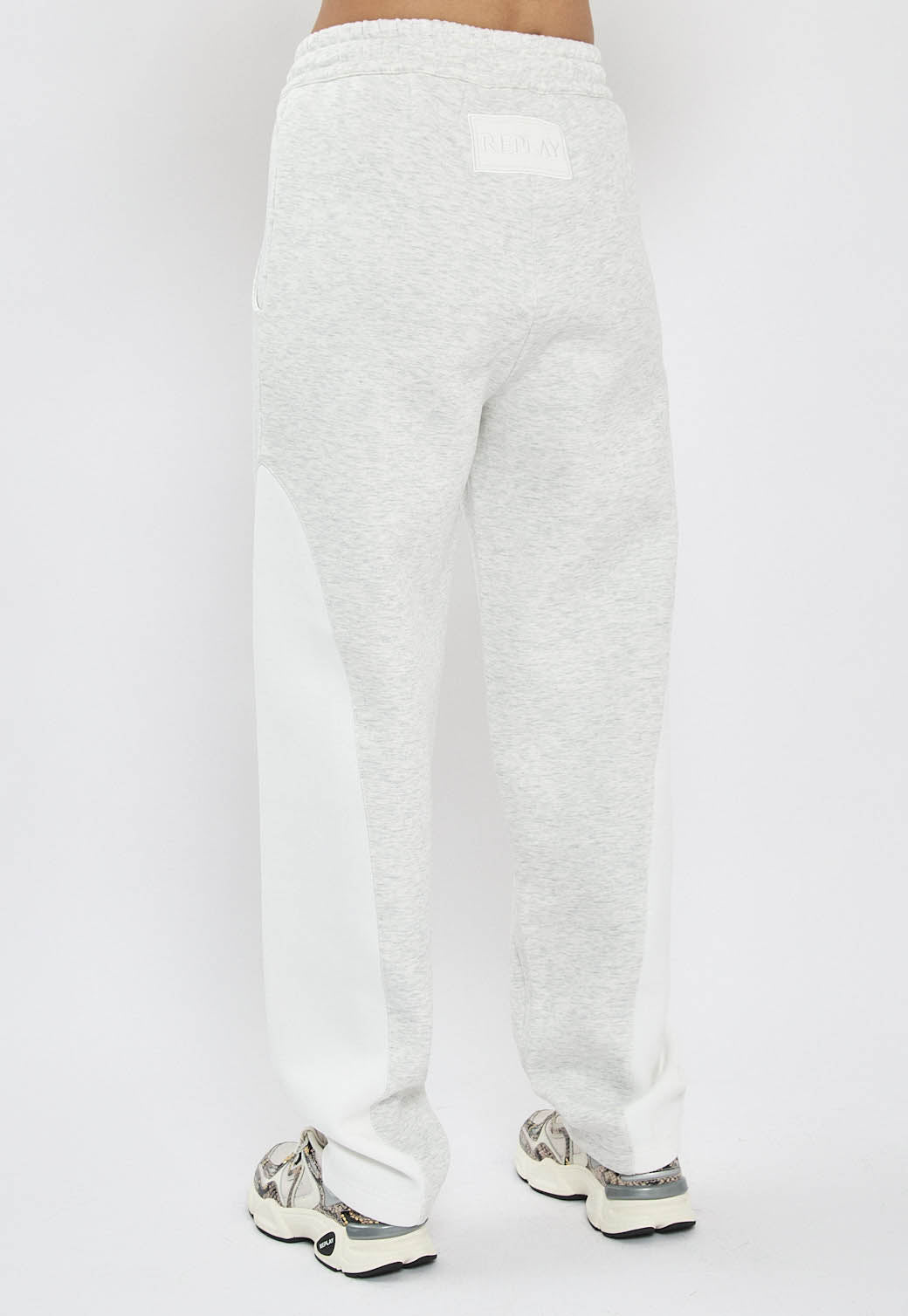 מכנסי טרנינג לנשים בצבע אפור בהיר