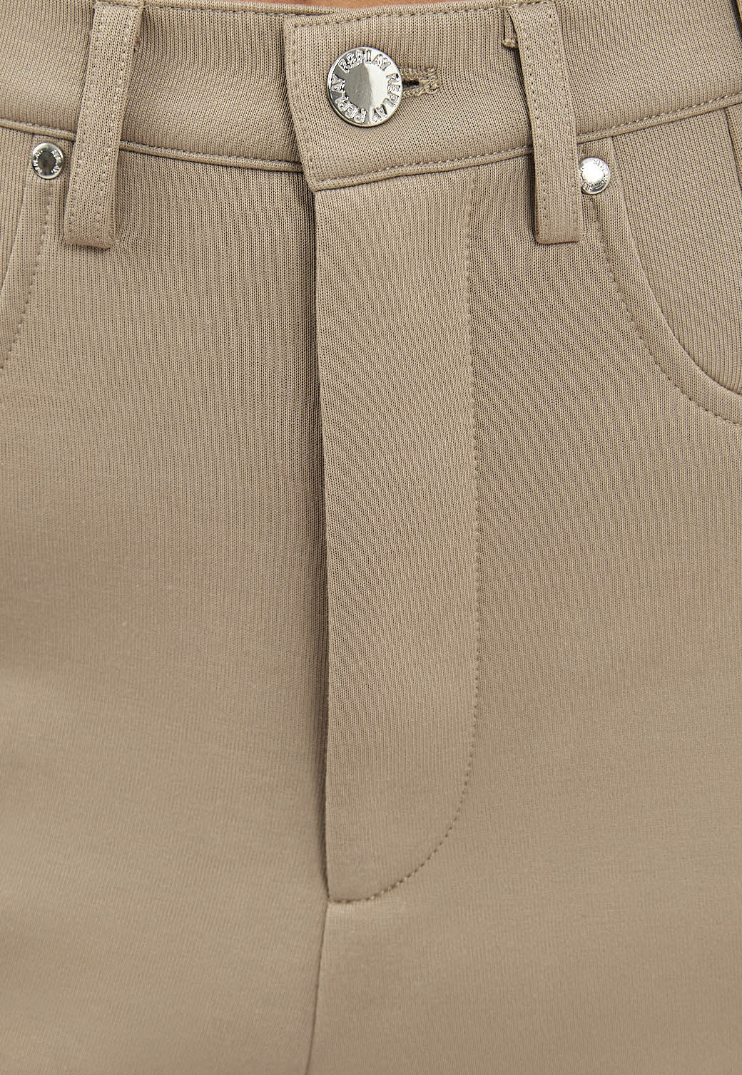 מכנסיים לנשים בצבע בז'