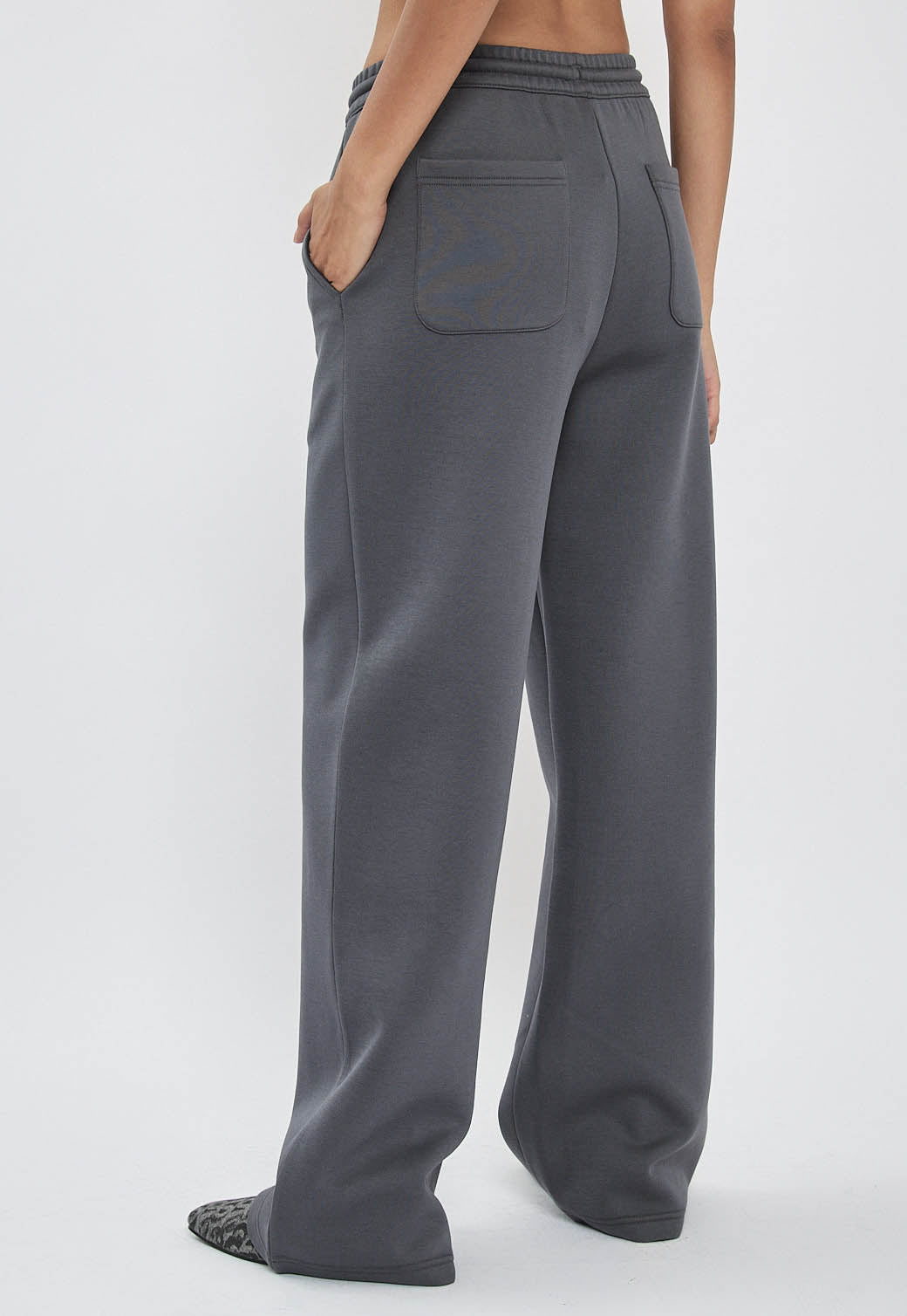 מכנסי טרנינג לנשים INTERLOCK בצבע אפור