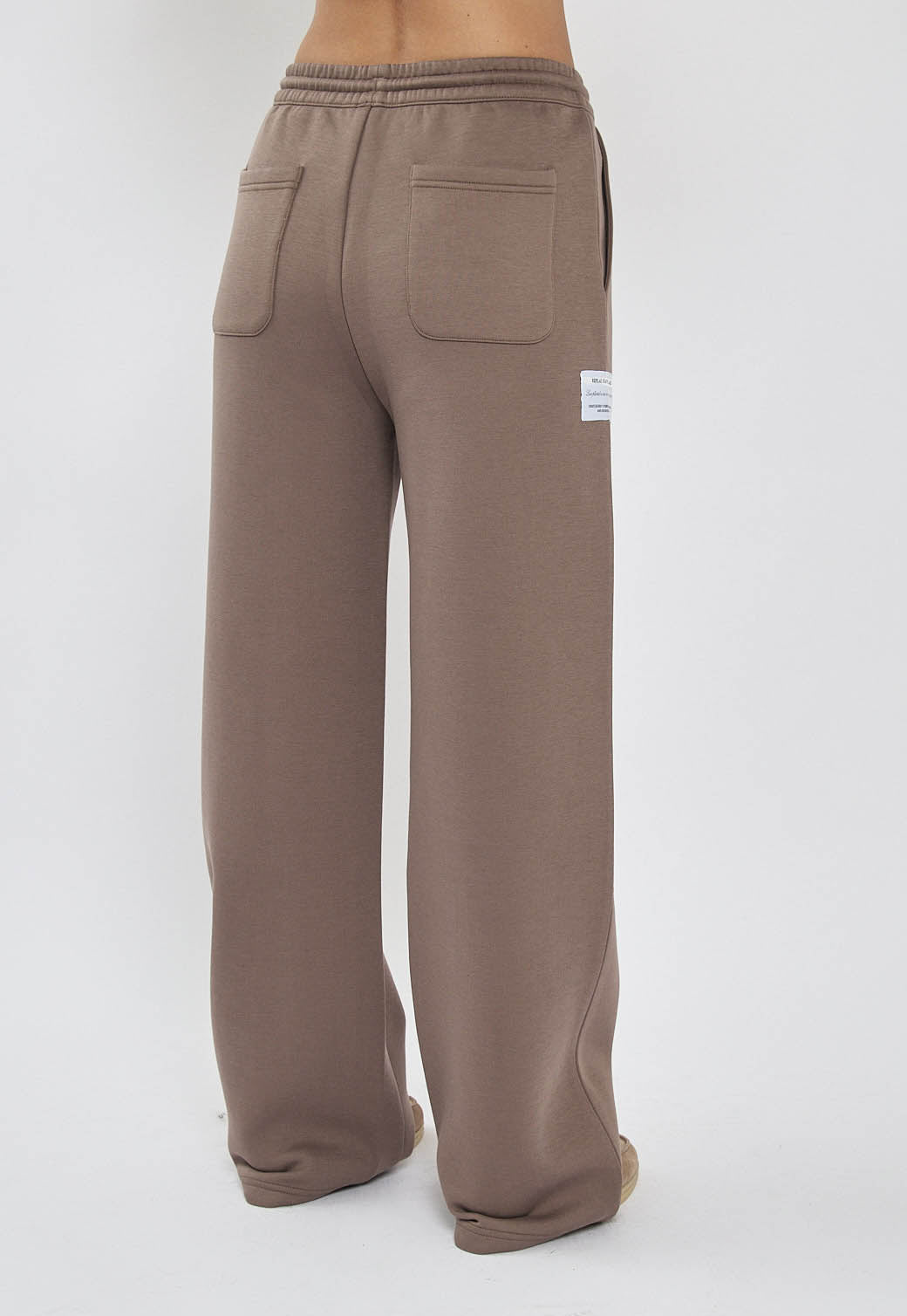 מכנסי טרנינג INTERLOCK LONG PANTS בצבע חום
