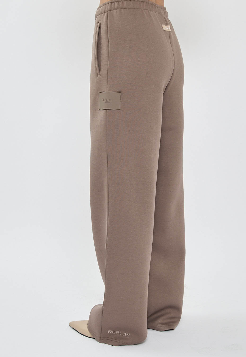 מכנסיים רחבים לנשים בצבע חום עם שרוך קשירה