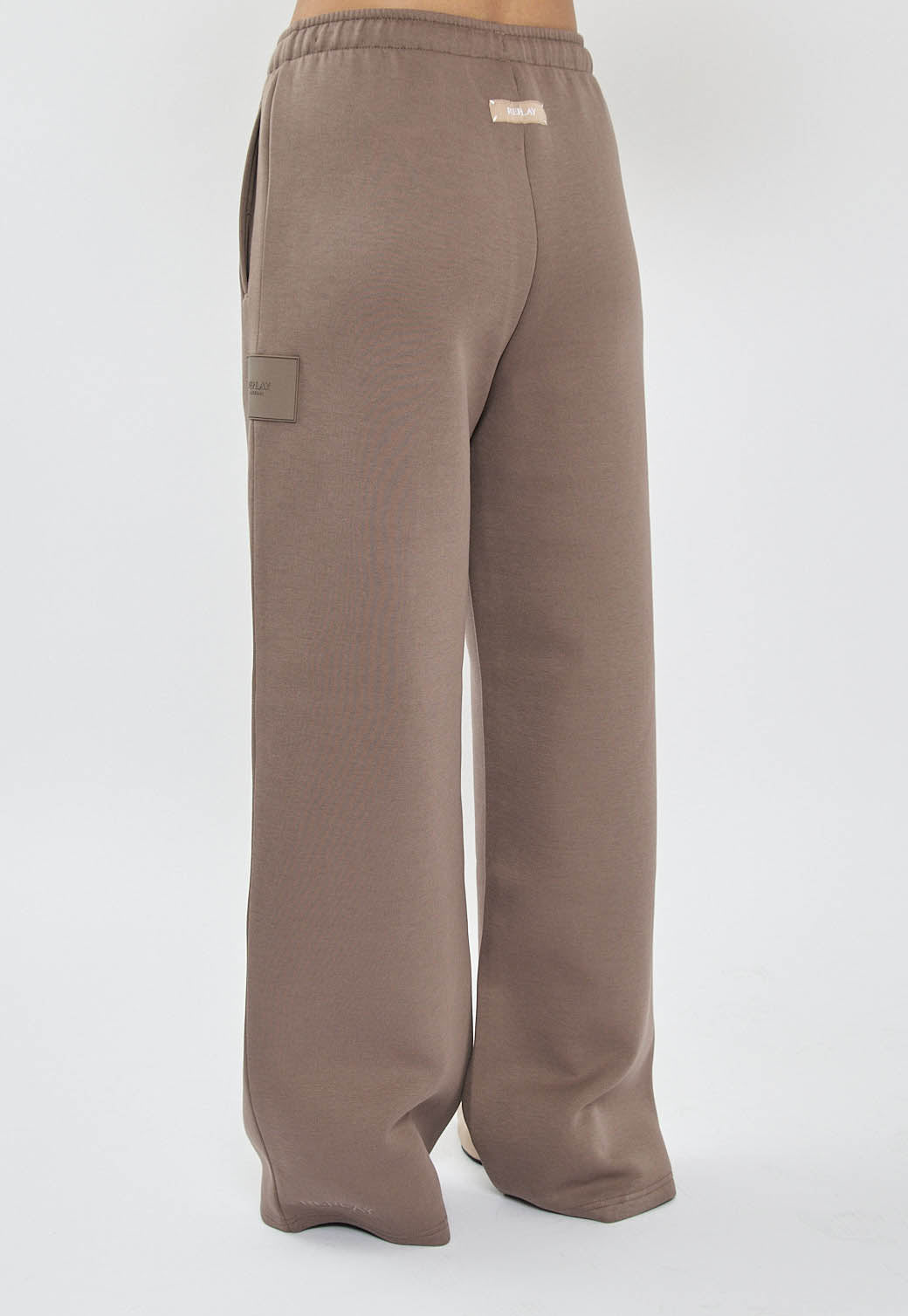 מכנסיים רחבים לנשים בצבע חום עם שרוך קשירה