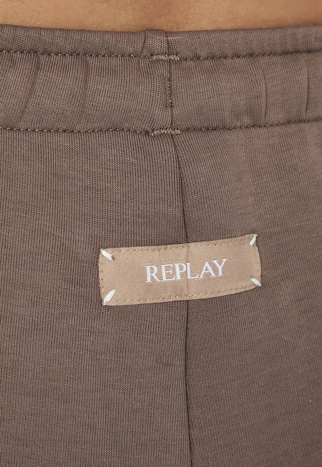 מכנסיים רחבים לנשים בצבע חום עם שרוך קשירה