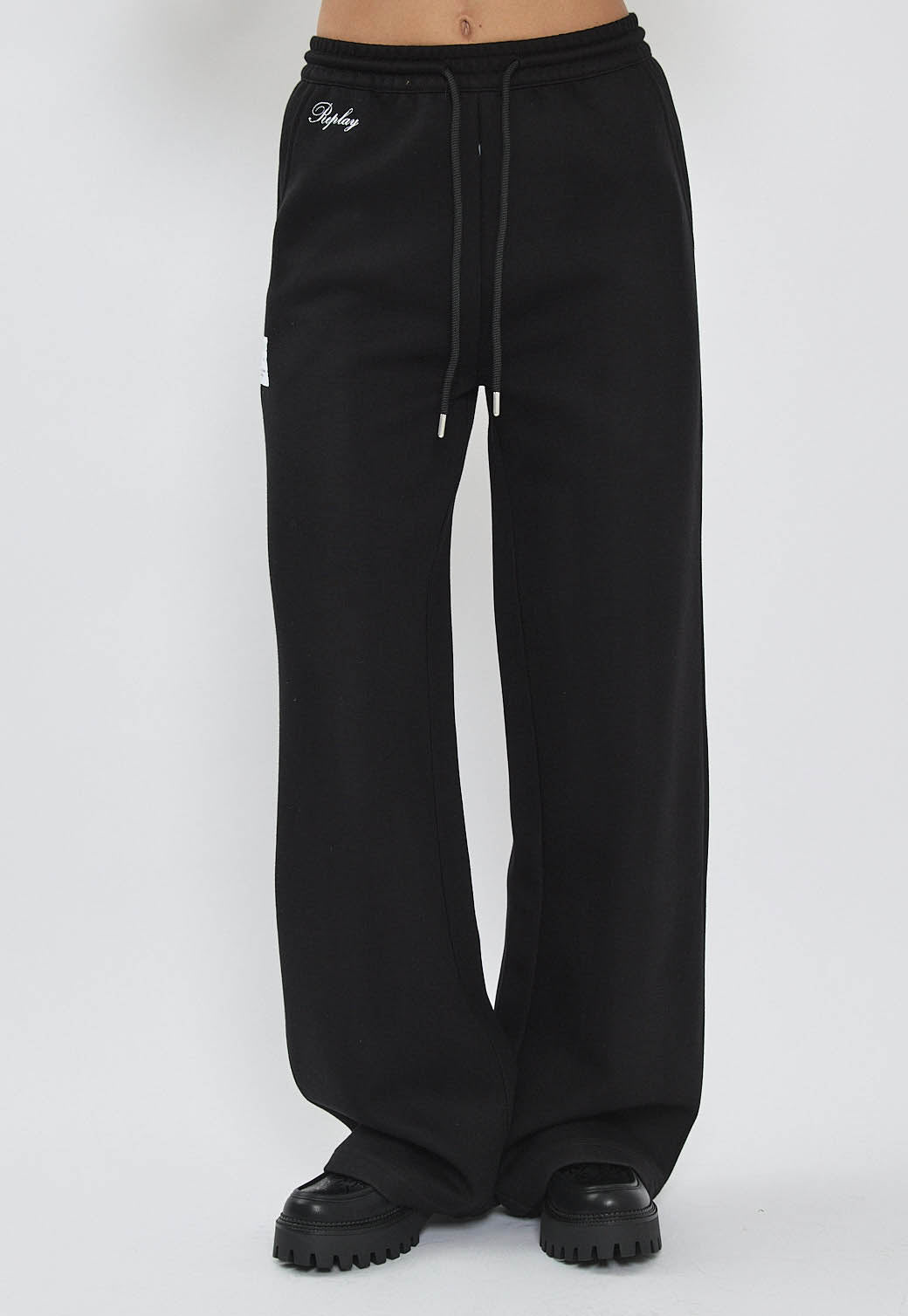 מכנסי טרנינג לנשים INTERLOCK LONG PANTS בצבע שחור