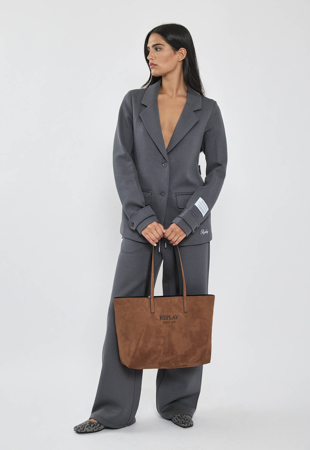 בלייזר לנשים W INTERLOCK JKT בצבע אפור