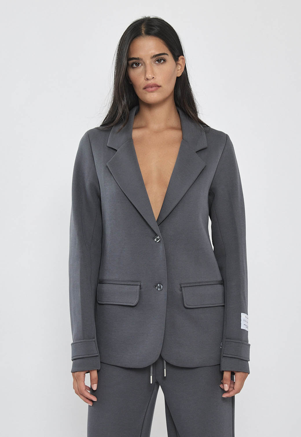 בלייזר לנשים W INTERLOCK JKT בצבע אפור