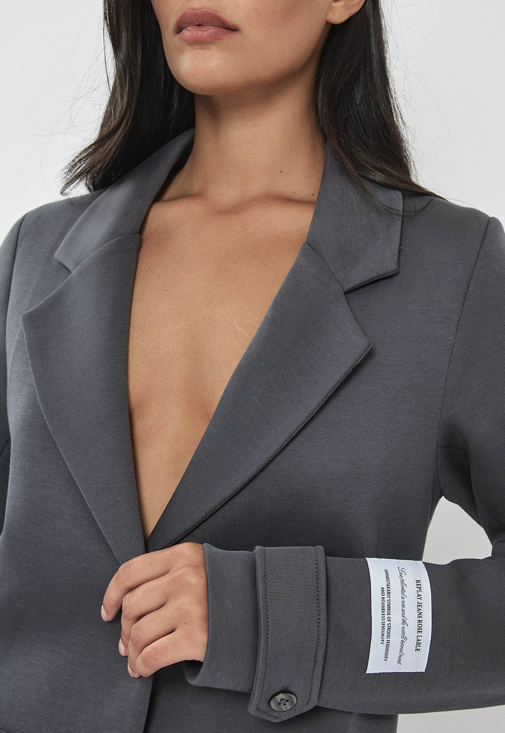 בלייזר לנשים W INTERLOCK JKT בצבע אפור