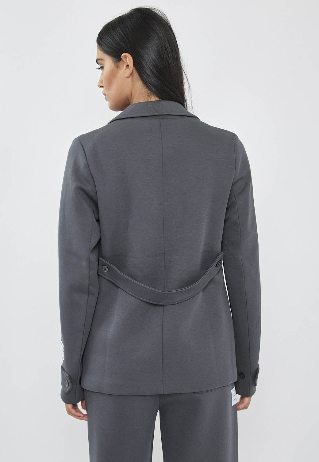 בלייזר לנשים W INTERLOCK JKT בצבע אפור