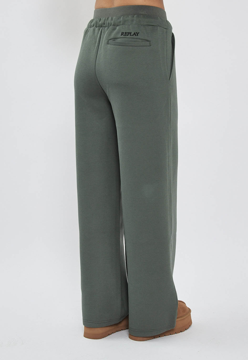 מכנסי ג׳וגר רחבים לנשים בצבע ירוק