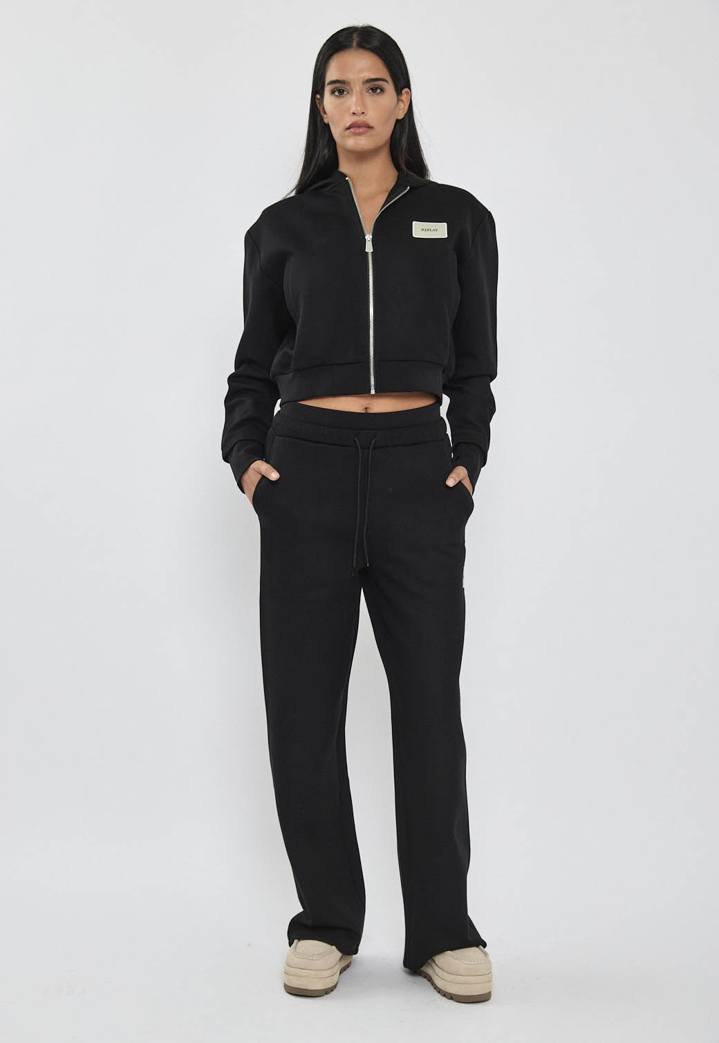 מכנסיים ארוכים לנשים בצבע שחור