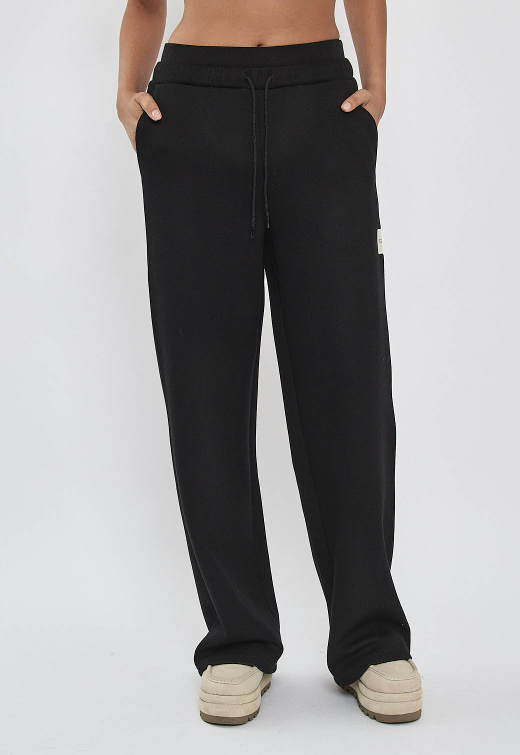 מכנסיים ארוכים לנשים בצבע שחור