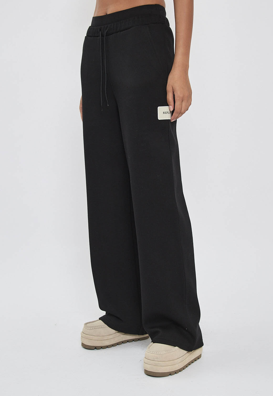 מכנסיים ארוכים לנשים בצבע שחור